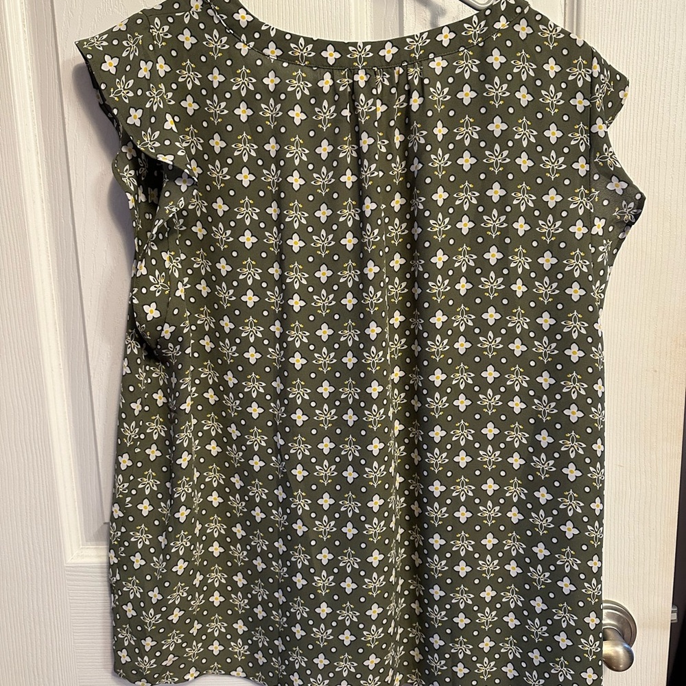 Women’s Loft Top, Size large petite - Picture 2 of 4
